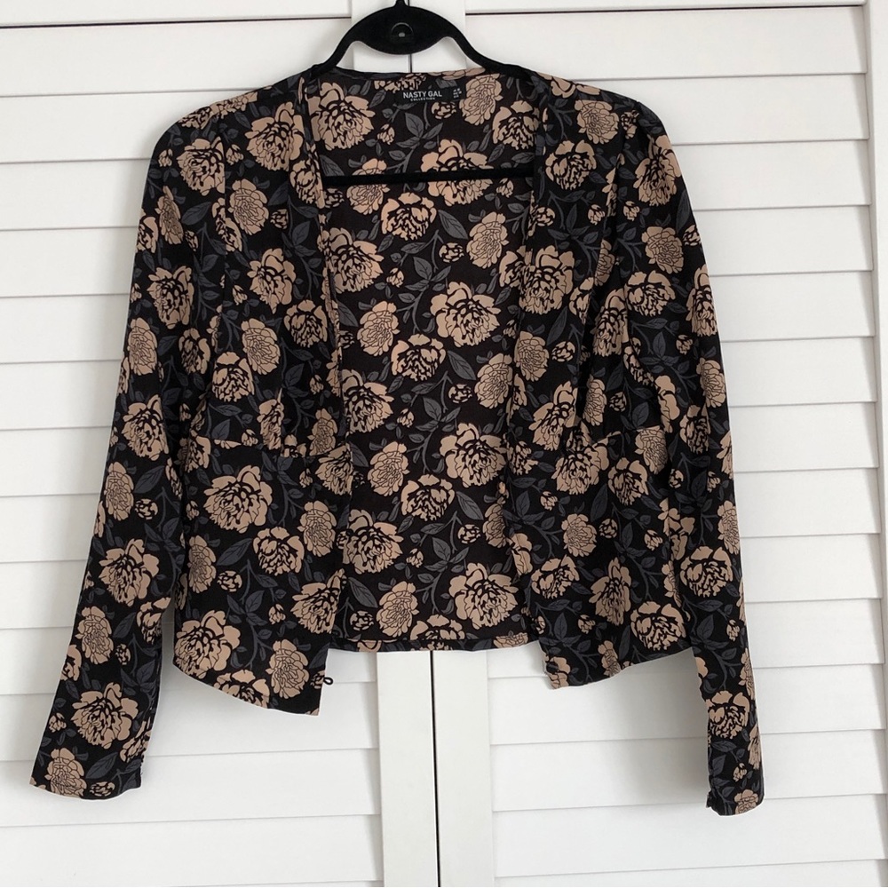 🐧2/$15 Nasty Gal Button Up Floral Long Sleeve Shirt - Picture 4 of 4